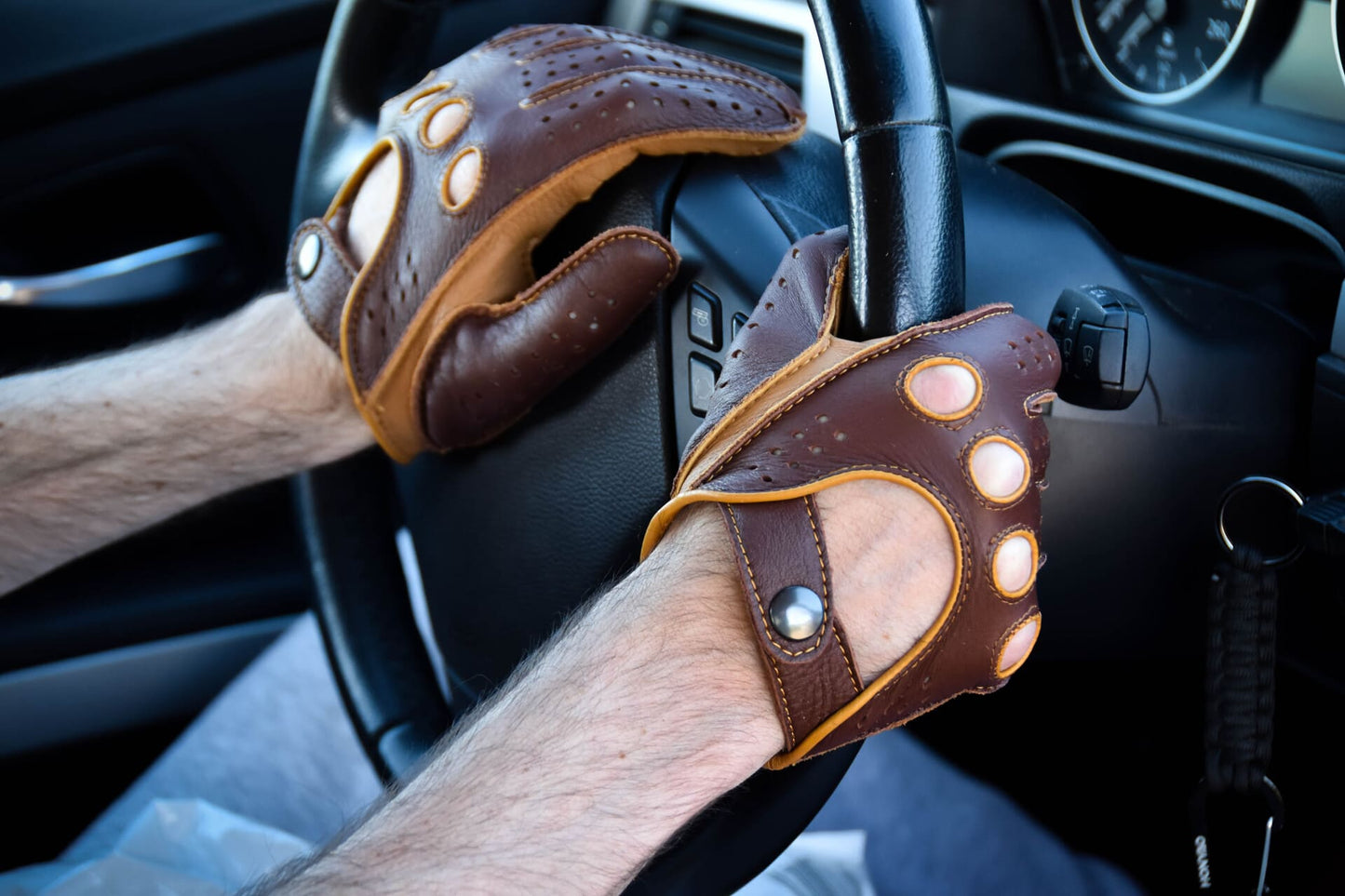 Men’s Deerskin Leather Driving Gloves - Cognac & Tan