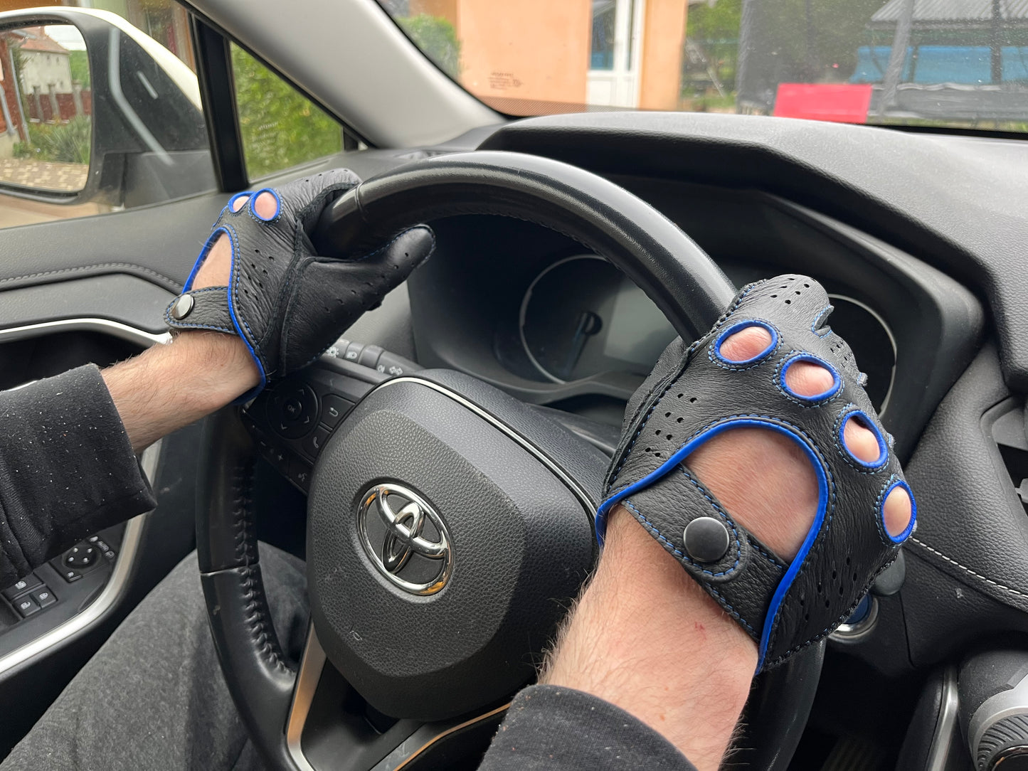Men's leather driving gloves deerskin black with blue stitching