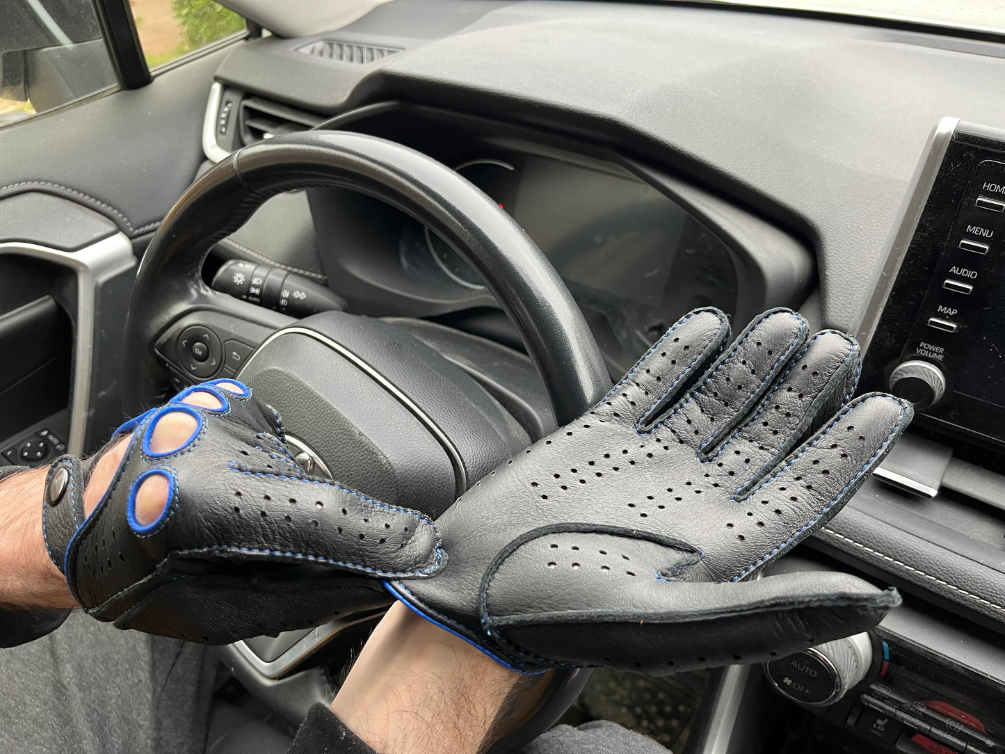 Men's leather driving gloves deerskin black with blue stitching