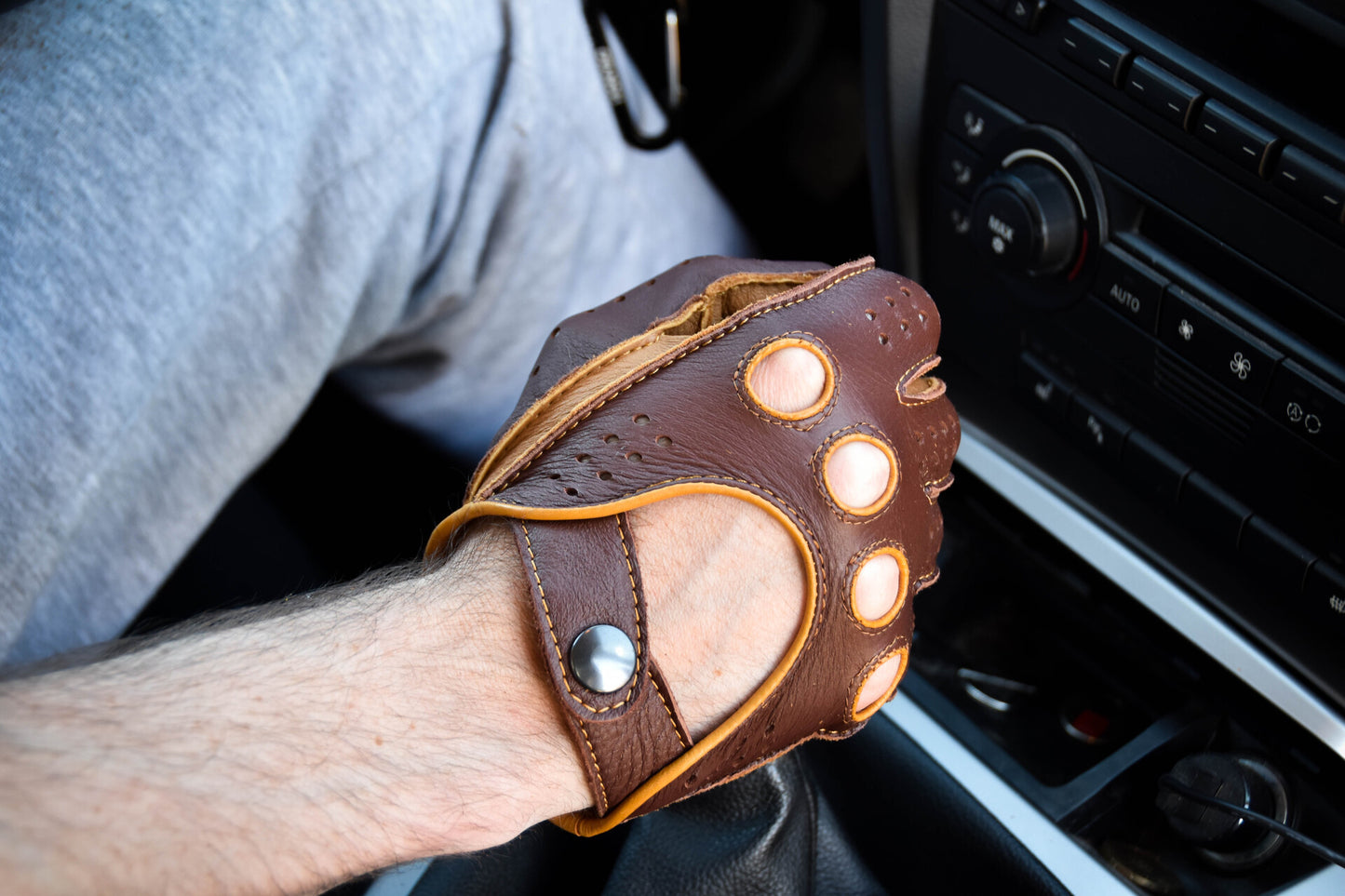 Men’s Deerskin Leather Driving Gloves - Cognac & Tan