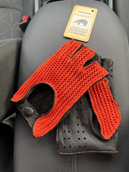 Women's peccary crochet fingerless leather gloves black orange