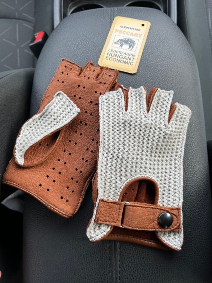 Gehäkelte fingerlose Lederhandschuhe für Damen aus Peccary-Leder Congac Beige