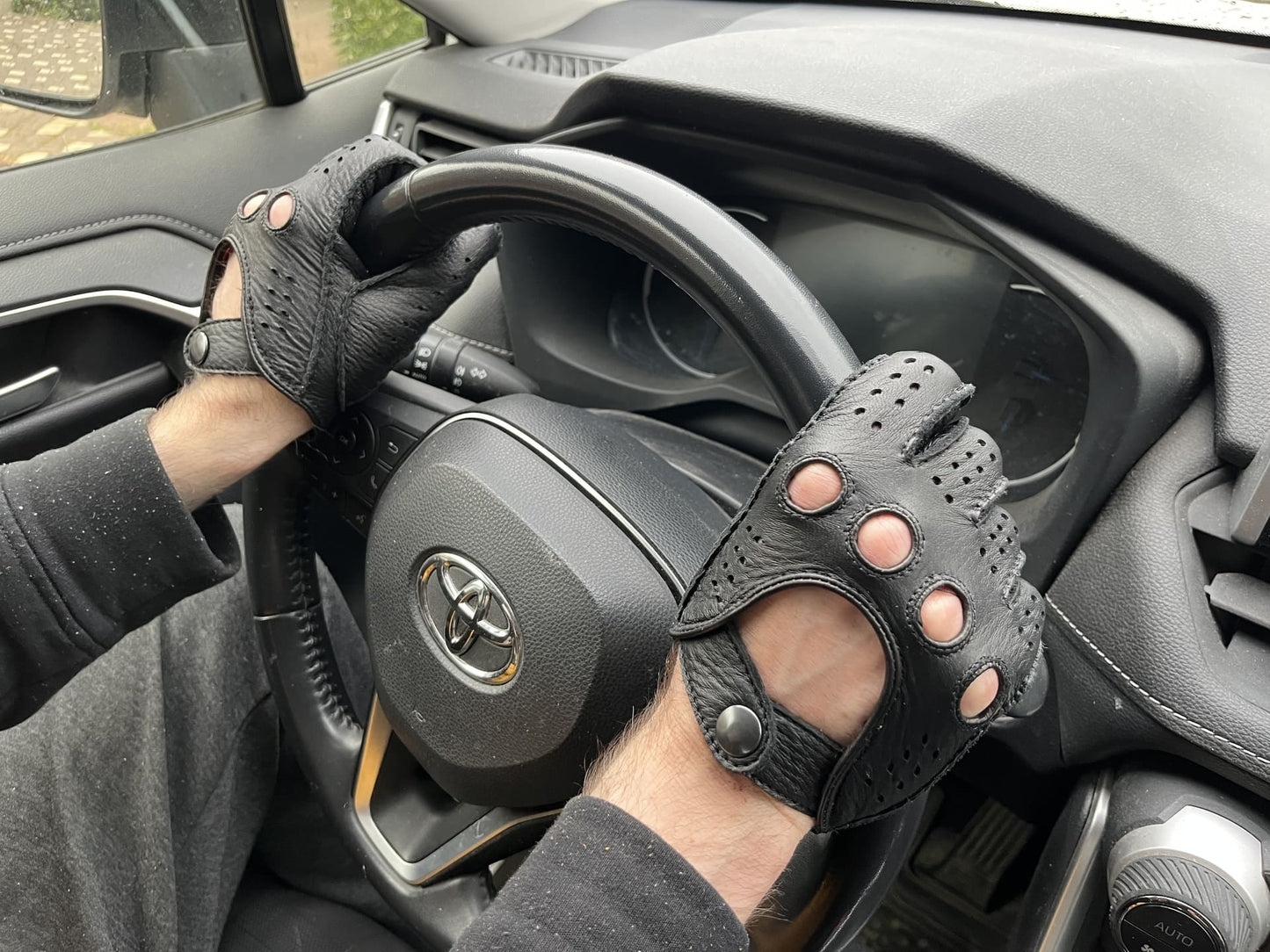 Men’s Hand-Sewn Deerskin Driving Gloves - Black