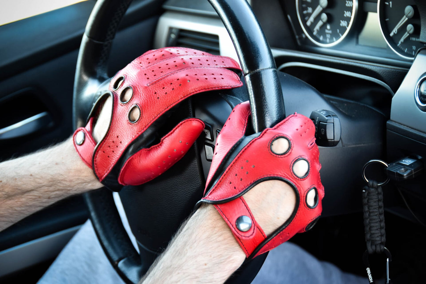 Men’s Deerskin Leather Driving Gloves - Black & Red